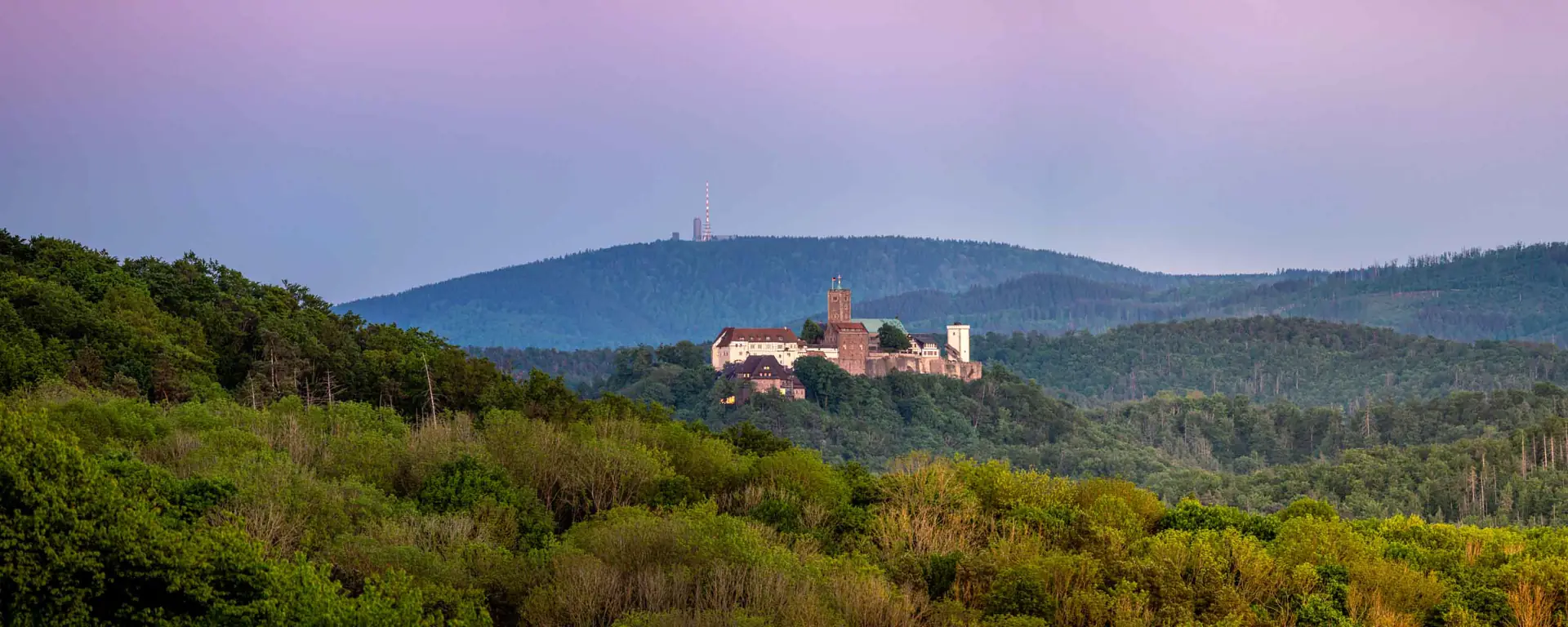 Wartburg bei Eisenach mit Blick über den Thüringer Wald zum Inselsberg